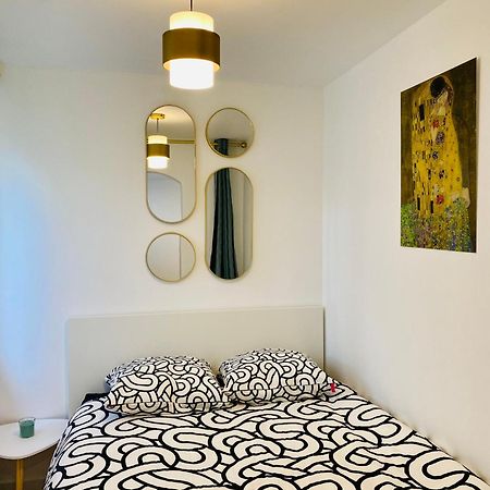 Joli Appartement Renove Incluant Parking A 10 Min De Paris Nanterre Exterior photo